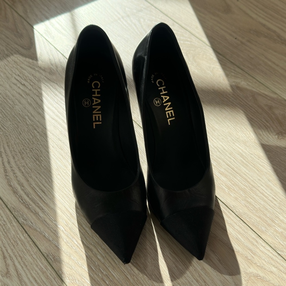 CHANEL Elegant Black Heels